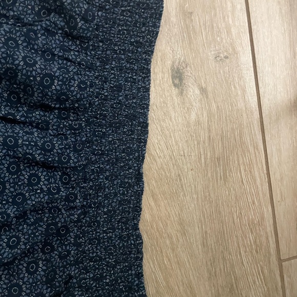 Skirt with scalloped edges. Super fashionable - Picture 2 of 2